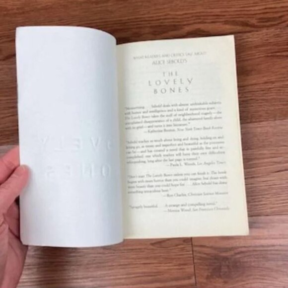 Free when Bundled! The Lovely Bones by Alice Sebold - Picture 5 of 7